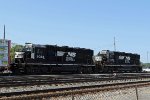 NS 5824 & 3024 switch train P30 in the yard